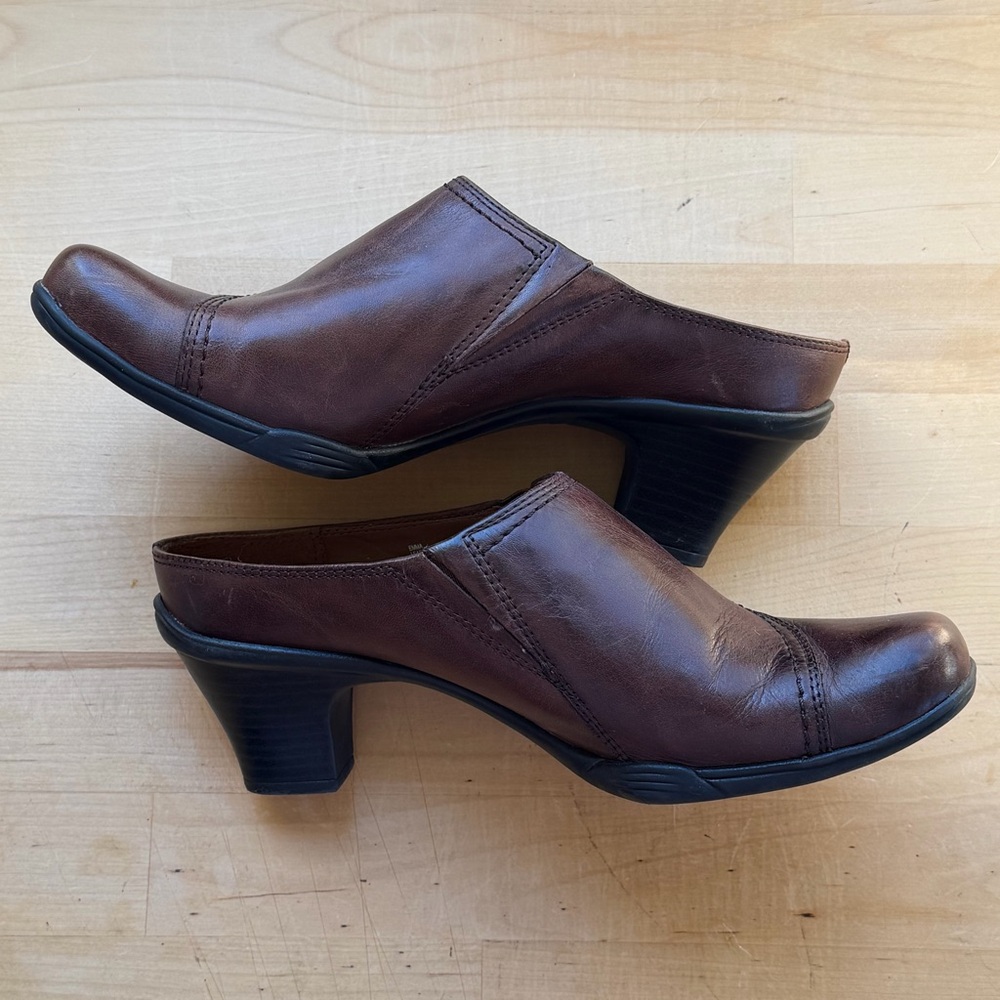 Earth Spirit Classics "Emma" Brown Leather Clogs Mules Heels - Women's Size 7.5